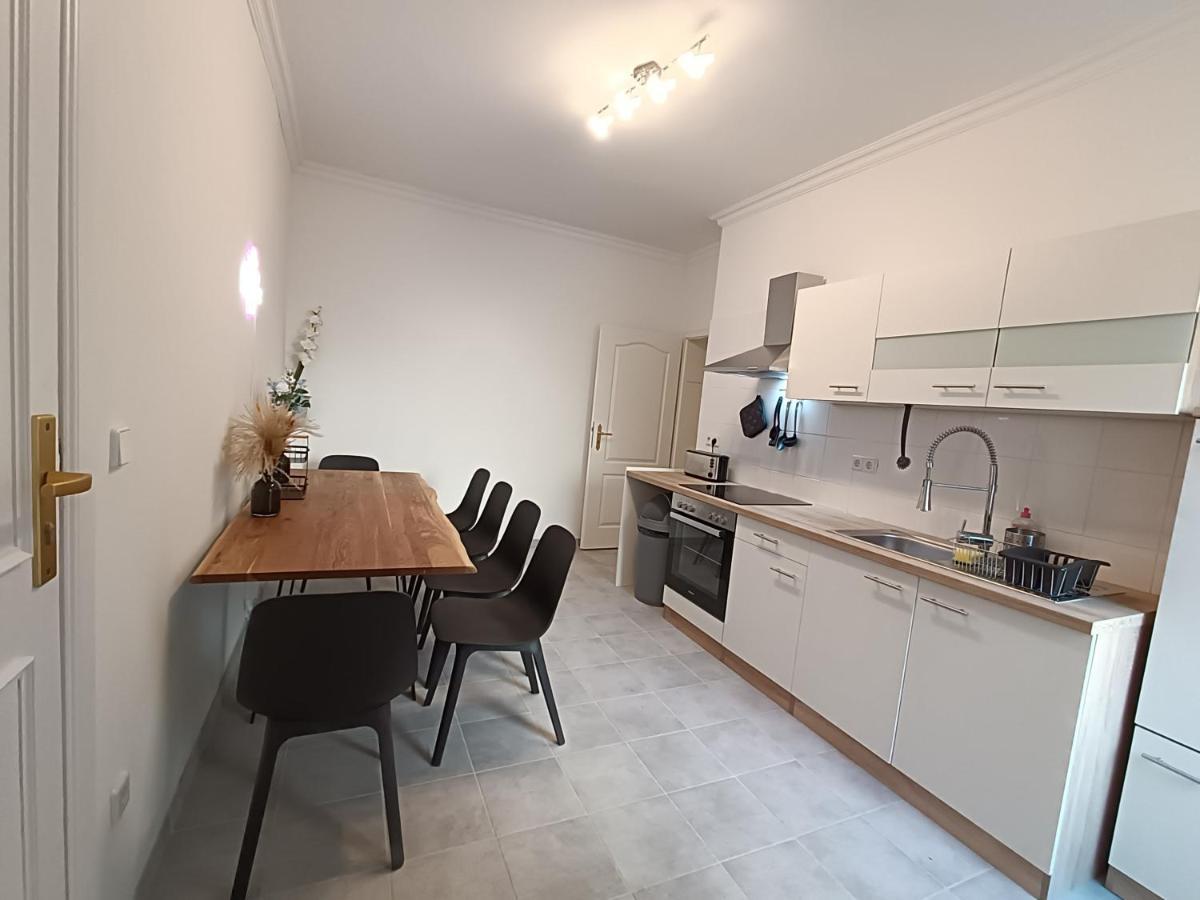 2 Bedroom In Kreuzberg Appartamento