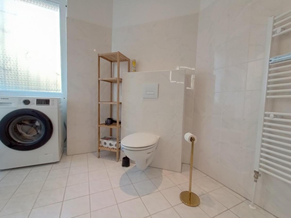 2 Bedroom In Kreuzberg Appartamento Berlino